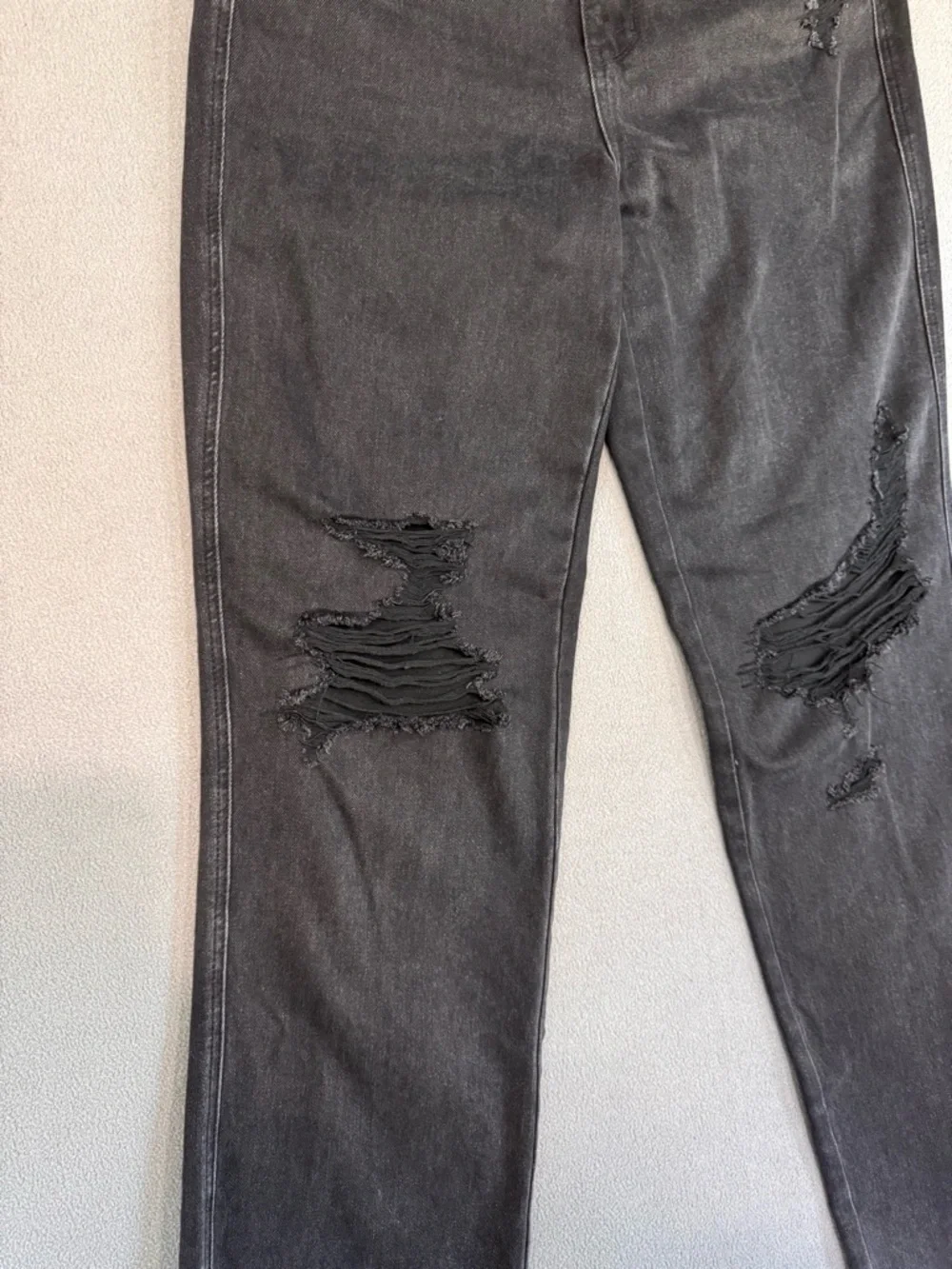 Judy Blue Charcoal Black Denim Distressed 90’s Straight Jeans, size 29 - Picture 8 of 16